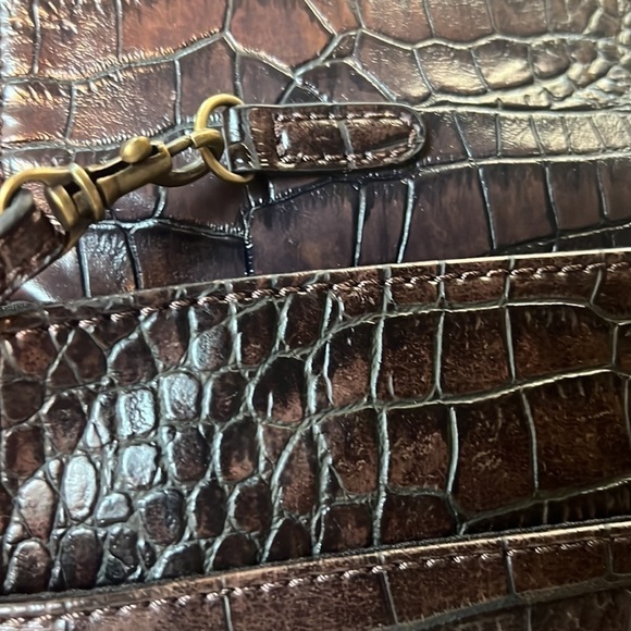 Nwt cosmopolitan brown faux crocodile clutch/Crossbody purse - Picture 9 of 11